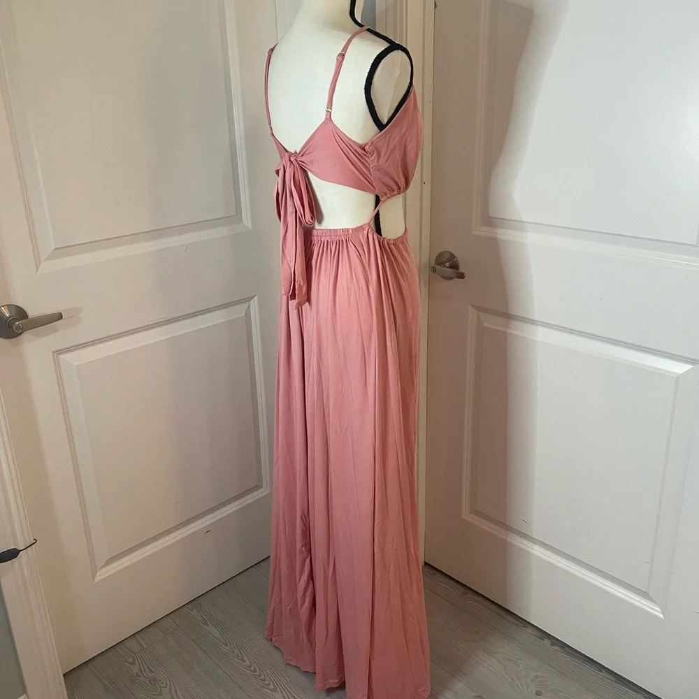 Peekaboo Maxi Dress 🌸 - Picture 5 of 9